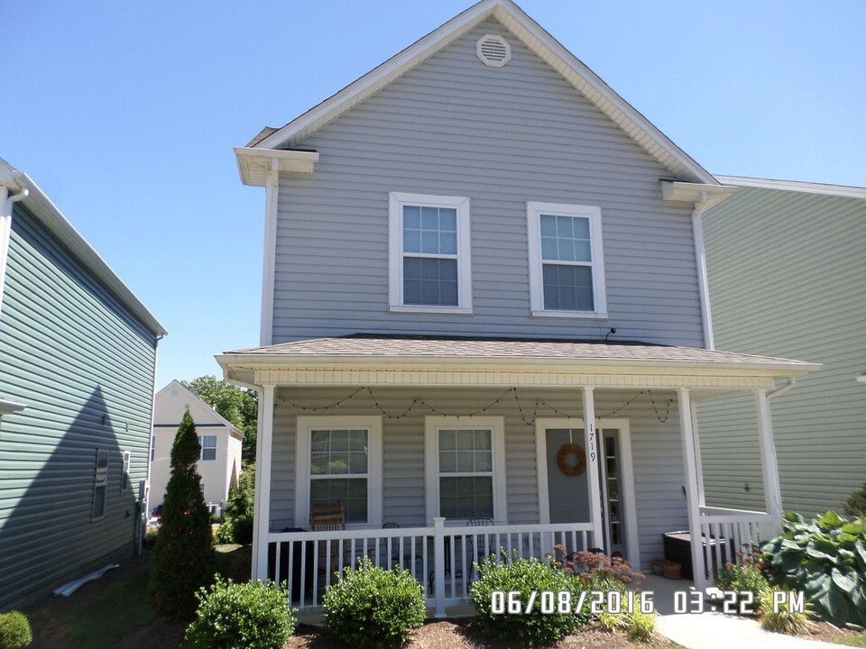 1719 Aden Lane in Blacksburg, VA - Foto de edificio