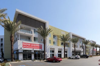 88 at Alhambra Place in Alhambra, CA - Foto de edificio - Building Photo