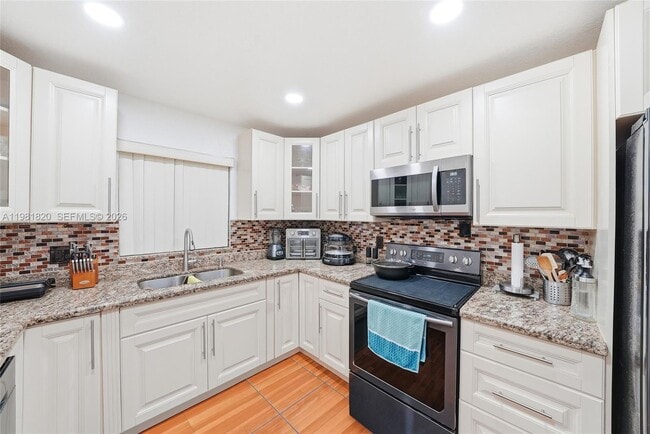 2875 NW 9th Ct in Fort Lauderdale, FL - Building Photo - Building Photo