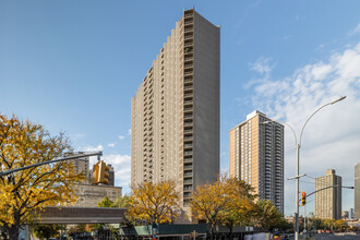 Cadman Towers in Brooklyn, NY - Foto de edificio - Building Photo