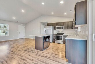2902 Cohen Ln in Waterloo, IA - Building Photo - Building Photo