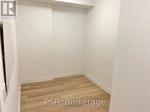 210 Simcoe St in Toronto, ON - Building Photo - Building Photo