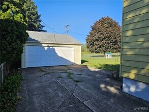1292 Cleveland Dr in Cheektowaga, NY - Building Photo - Building Photo