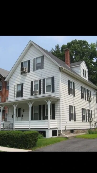 26 Dover St, Unit #3 in Worcester, MA - Foto de edificio