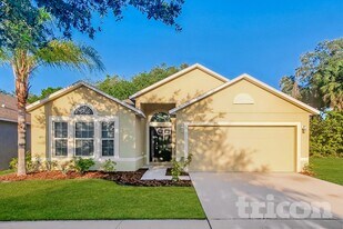 1217 Sheridan Bay Dr in Ruskin, FL - Building Photo