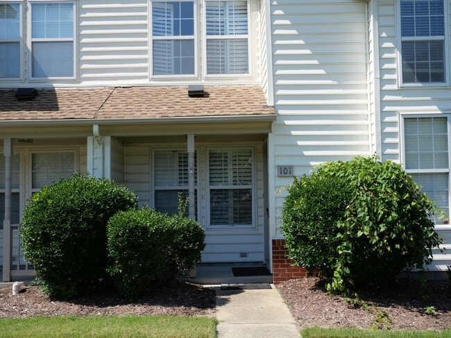101 Post Oak Rd in Yorktown, VA - Building Photo - Building Photo