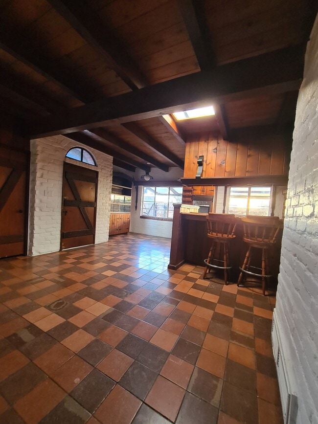 1302 E Roger Rd in Tucson, AZ - Building Photo - Building Photo