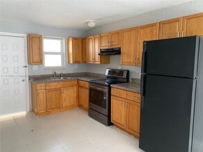 860 NW 6th Ave in Pompano Beach, FL - Building Photo - Building Photo