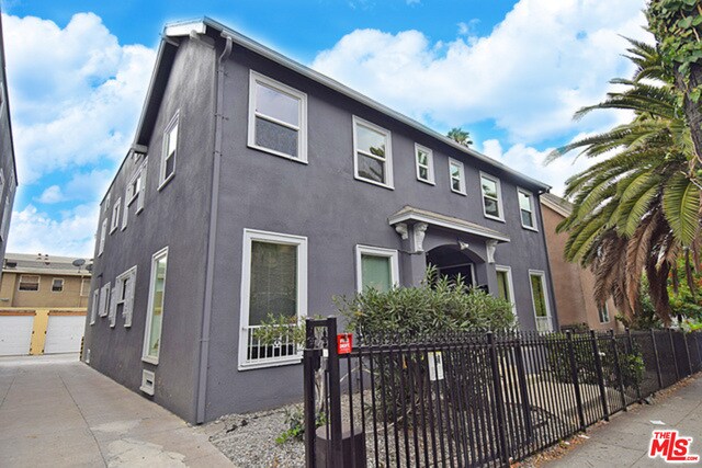 5526 Franklin Ave-Unit -1/2 in Los Angeles, CA - Building Photo - Building Photo