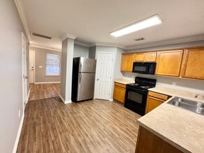 1382 Rural Hl in Antioch, TN - Foto de edificio - Building Photo