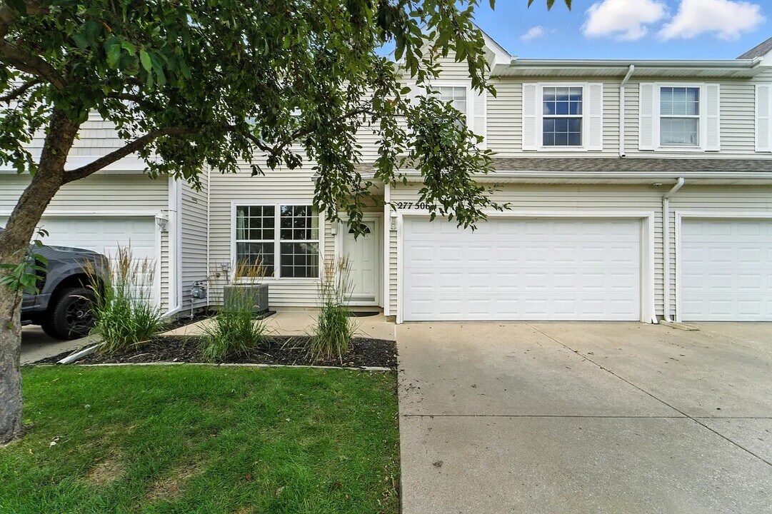 277 S 79th St in West Des Moines, IA - Foto de edificio