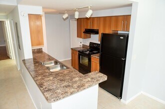 5820 W Sample Rd, Unit Poinciana 2-105 in Coral Springs, FL - Building Photo - Building Photo