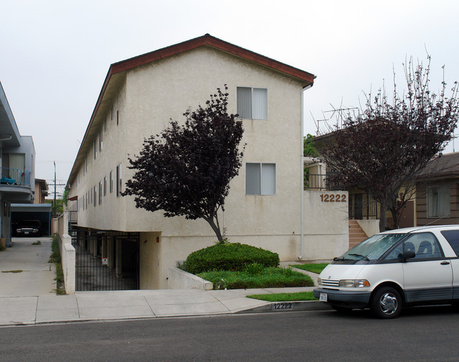 12222 Manor Dr in Hawthorne, CA - Building Photo - Building Photo