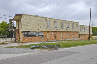 Cedar Crest Apartments in Dallas, TX - Building Photo - Building Photo