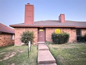 530 Post Oak Ln in Allen, TX - Foto de edificio - Building Photo