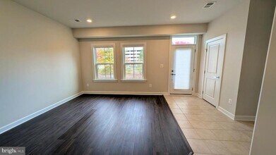 13222 Lake Waterview Wy in Herndon, VA - Building Photo - Building Photo