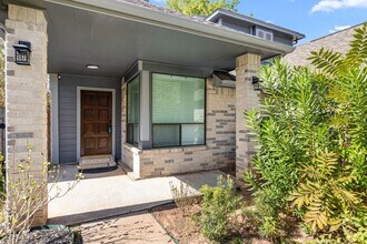 2010 Courtshire Ln in Sugar Land, TX - Building Photo - Building Photo