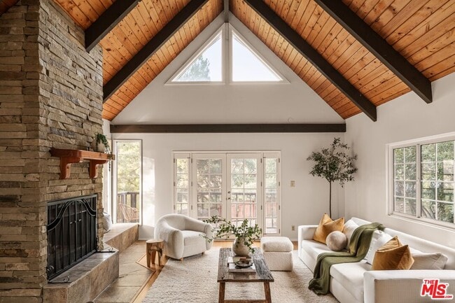 20500 Paradise Ln in Topanga, CA - Building Photo - Building Photo