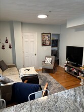 50 Derby St, Unit #2 in Somerville, MA - Foto de edificio - Building Photo