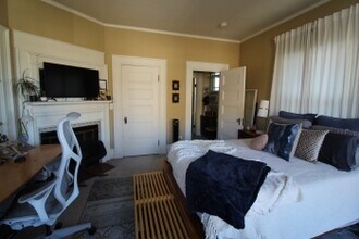 380 Broadway, Unit 2 in Somerville, MA - Foto de edificio - Building Photo