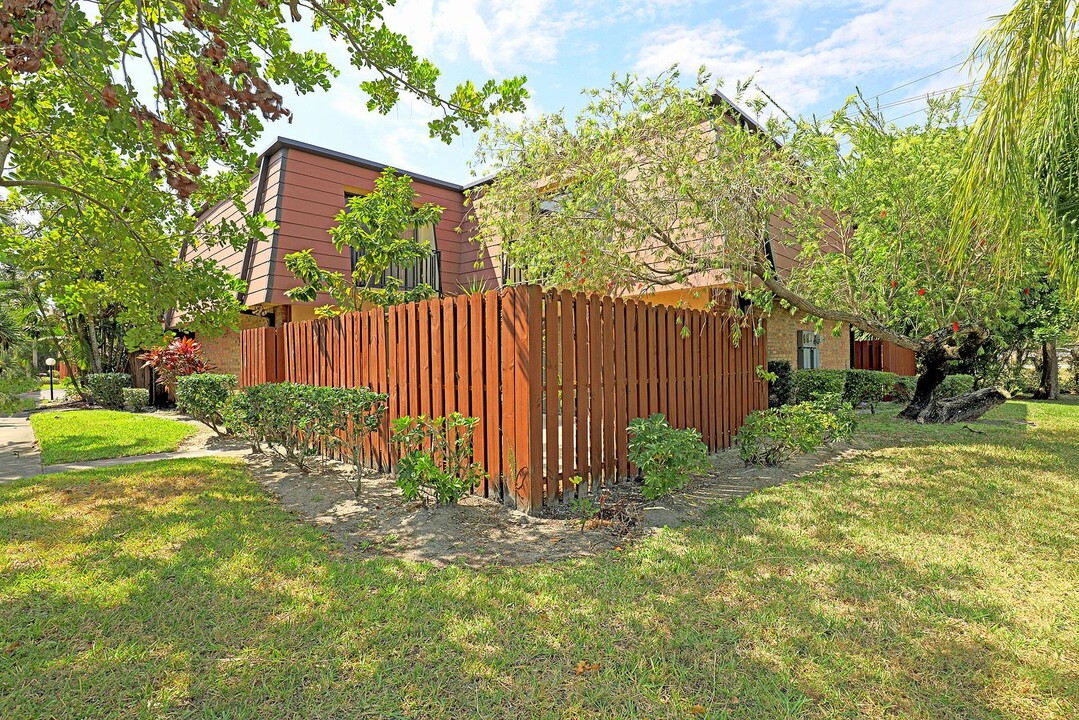 12324 Woodrose Ct in Ft. Myers, FL - Building Photo