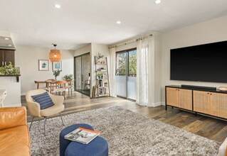 2135 E 4th St in Long Beach, CA - Building Photo - Building Photo