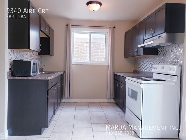 property at 9340 Aire Ct