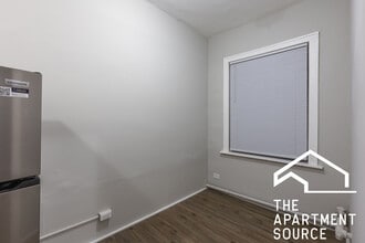 5451 S Cornell Ave in Chicago, IL - Building Photo - Building Photo