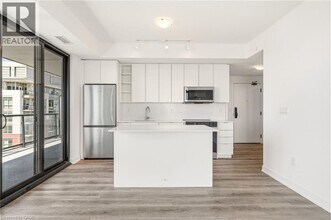 2075 Lakeshore Rd. in Burlington, ON - Building Photo - Building Photo