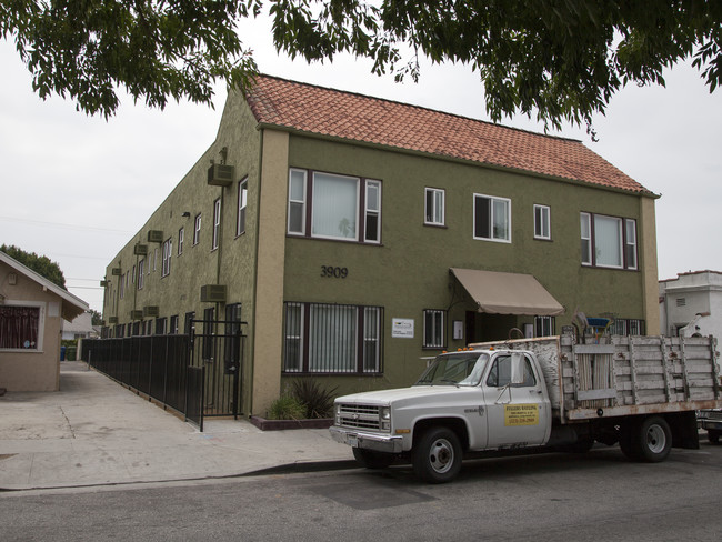 LA PRO II Apartments in Los Angeles, CA - Building Photo - Building Photo