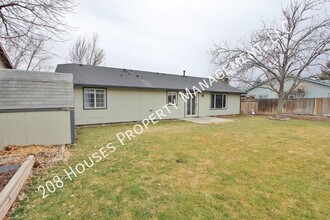 12038 W Dickens Dr in Boise, ID - Building Photo - Building Photo