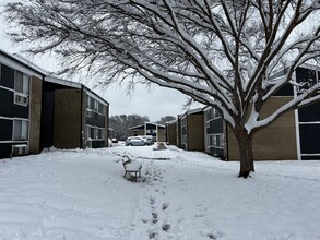 Blue Sky Apartments in Ardmore, OK - Building Photo - Building Photo