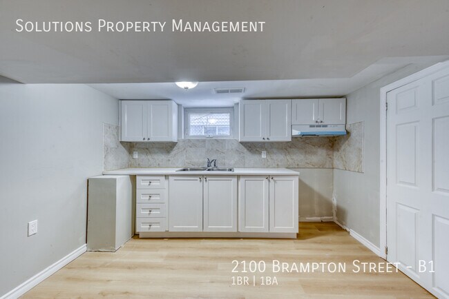 2100 Brampton St in Hamilton, ON - Building Photo - Building Photo