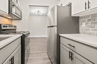 106 Central Ave in East Hartford, CT - Foto de edificio - Building Photo