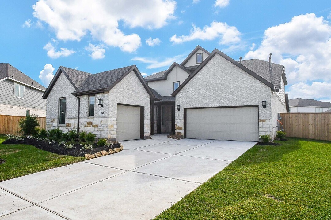 5624 Frst Cv Dr in Rosenberg, TX - Foto de edificio