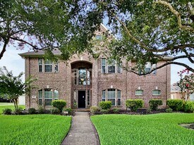501 Falcon Lake Dr in Friendswood, TX - Building Photo