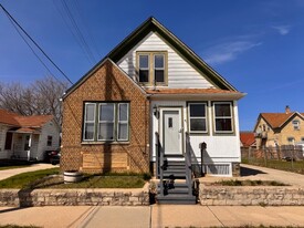 812 High St in Racine, WI - Building Photo