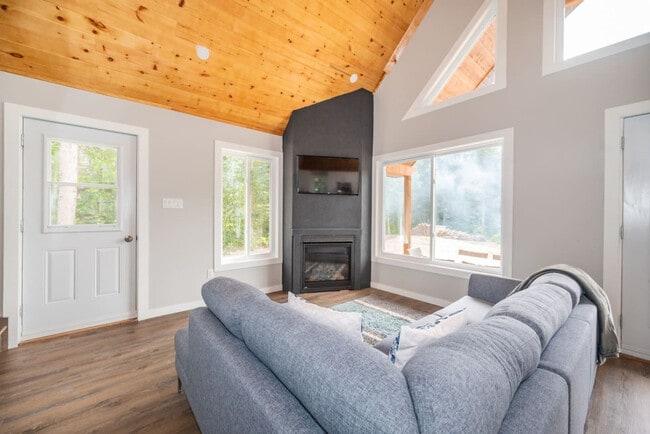 property at 829 Chem. de la Chute