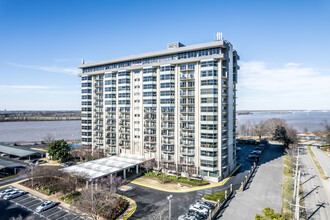 River Tower at South Bluffs in Memphis, TN - Building Photo - Building Photo