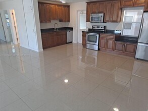 335 SW 18th Ave in Fort Lauderdale, FL - Building Photo - Building Photo