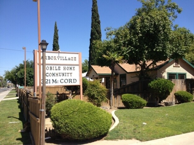 317 McCord Ave in Bakersfield, CA - Foto de edificio