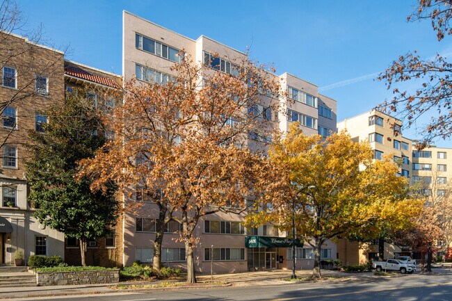 Chase Plaza Apartments in Washington, DC - Foto de edificio - Building Photo