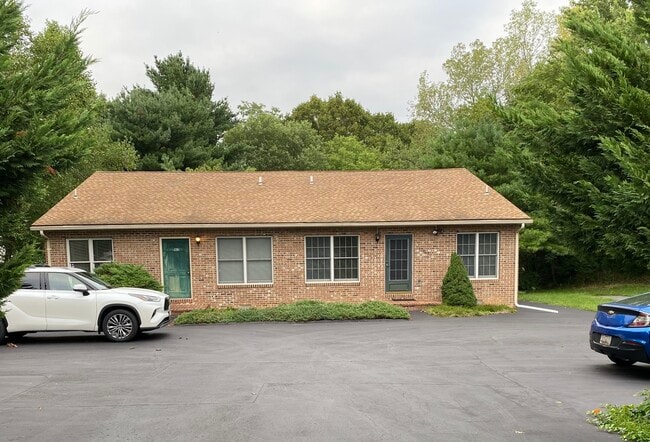 104 E Poplar St, Unit 104