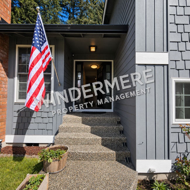 585 Fairwood Way NW in Bremerton, WA - Building Photo - Building Photo
