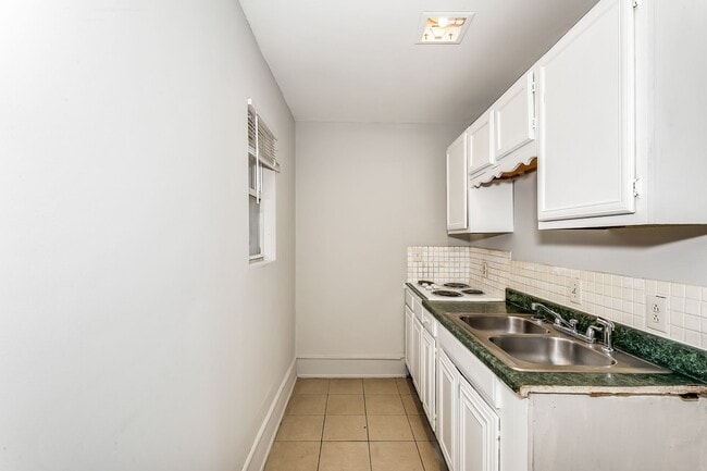 property at 1731 N Holyoke St