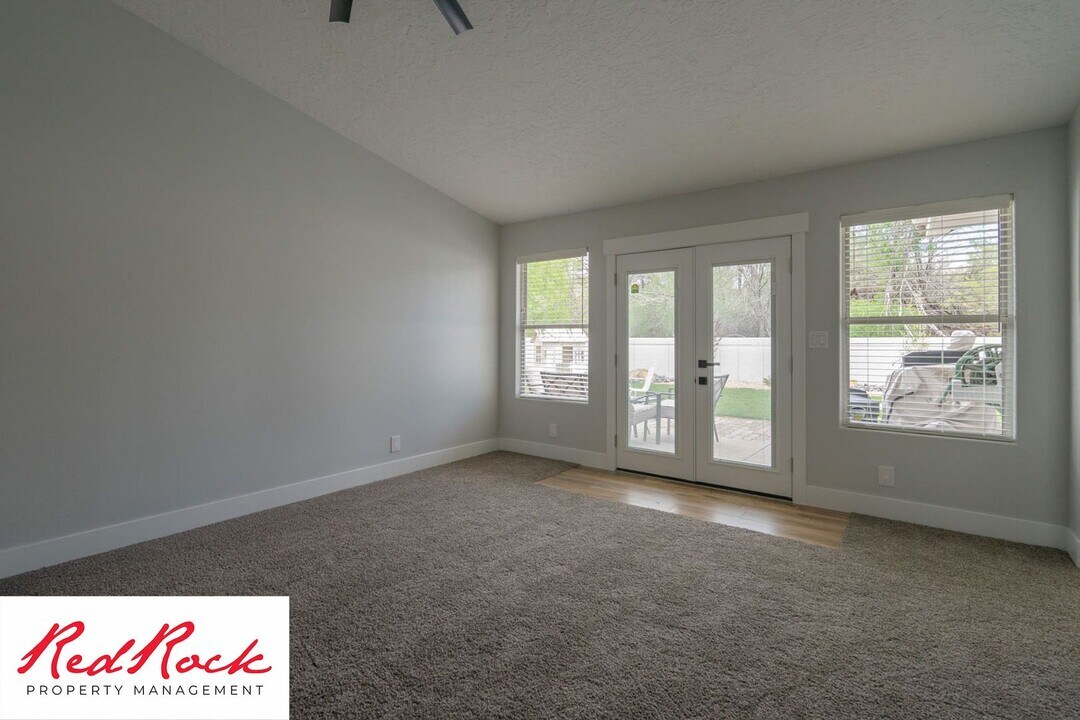 1861 S Pt Dr in Saint George, UT - Building Photo