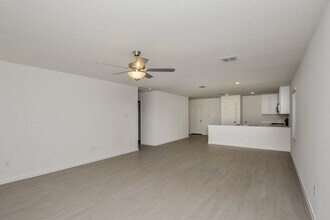10136 Dalgreen Cir in Fort Worth, TX - Building Photo - Building Photo