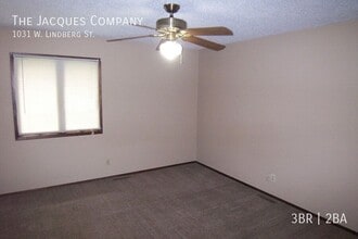 1031 W Lindberg St in Springfield, MO - Building Photo - Building Photo