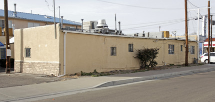 4600 Central Ave SW in Albuquerque, NM - Building Photo - Building Photo