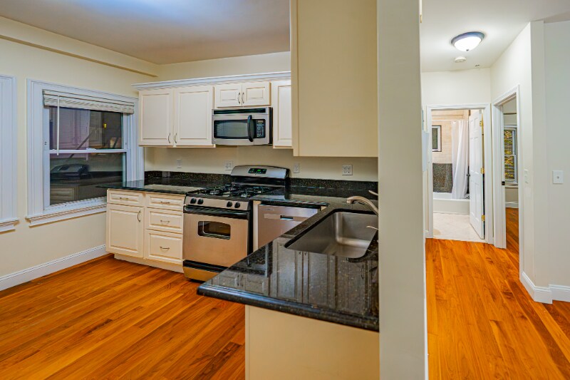 290 Broadway, Unit 1 in Somerville, MA - Building Photo